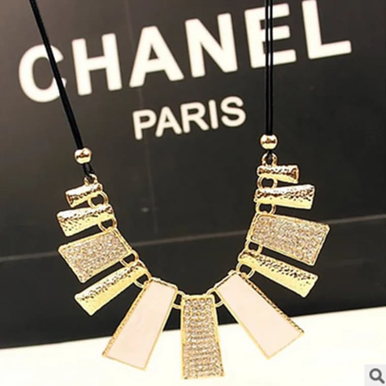 Korean Version Geometric Rhinestone Short Clavicle Necklace - Exaggerated Irregular Strip Design