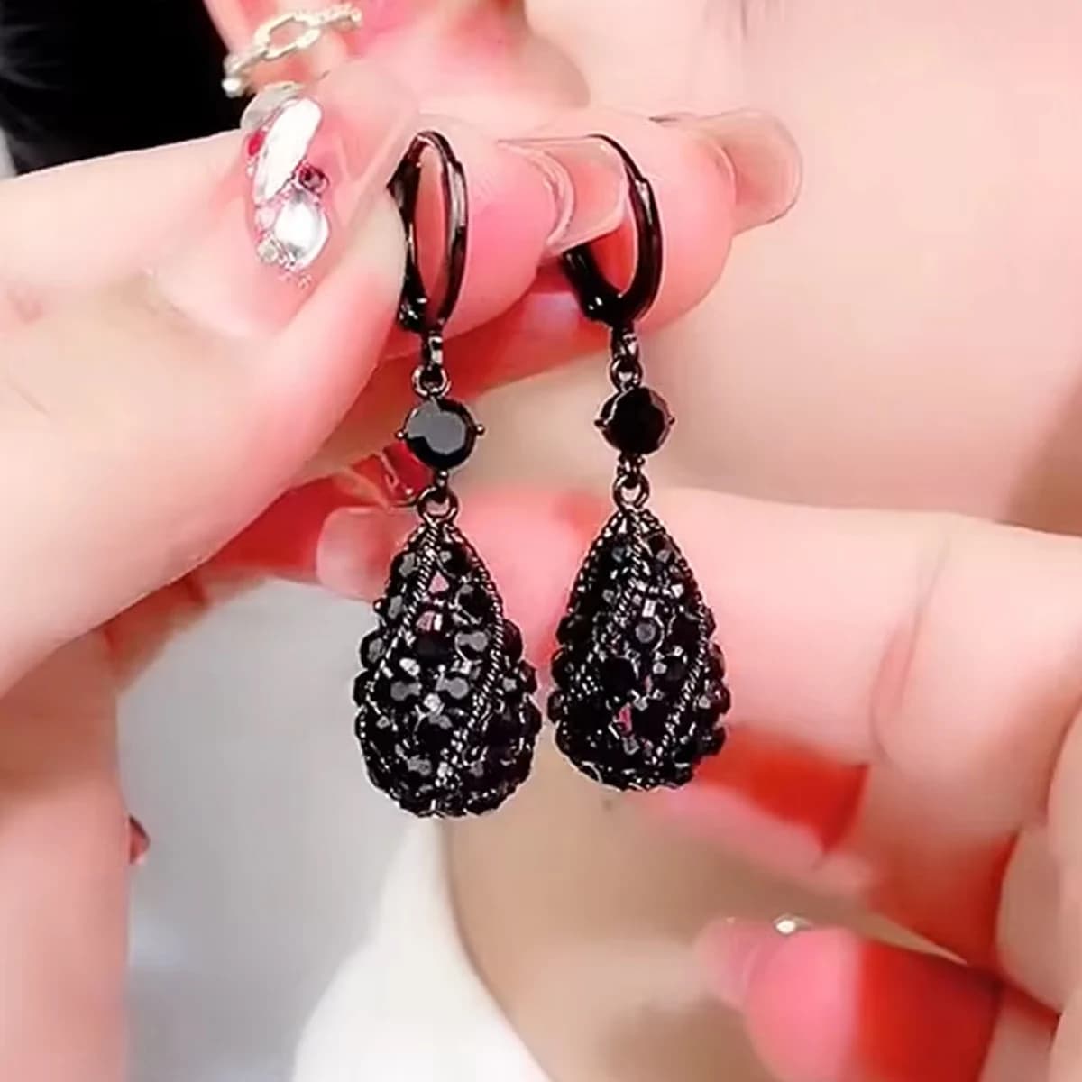 Light Luxury Black Crystal Drop-shaped Pendant Earrings for Women Shiny Rhinestone Water Drop Earring Party Jewelry Gift